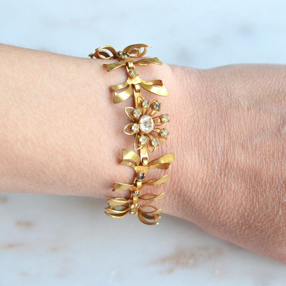 Vintage 1950s Gold Leaf Link Flower Bracelet 7.25"-7.5", Mid Century Rhinestone